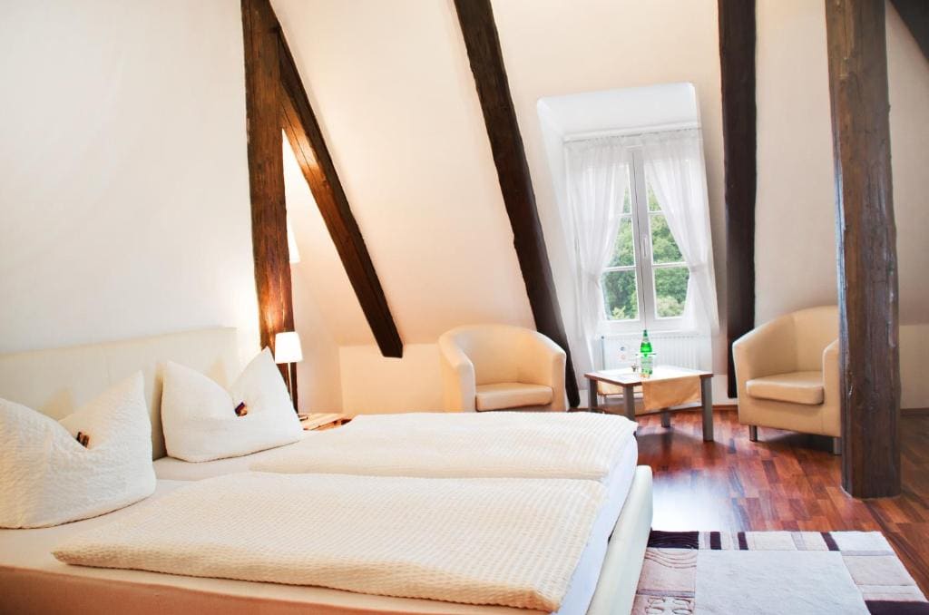 Double Room with Private Bathroom room - Image 3