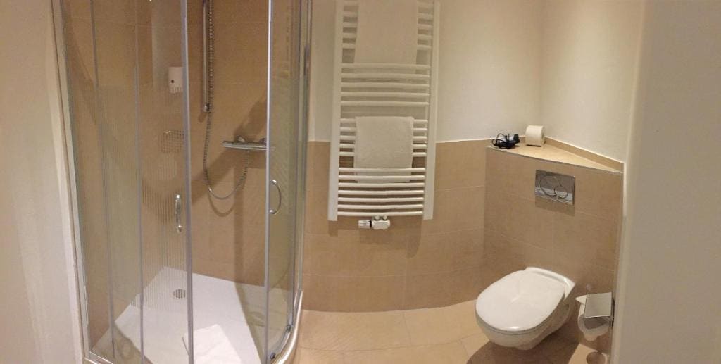 Double Room with Private Bathroom room - Image 2