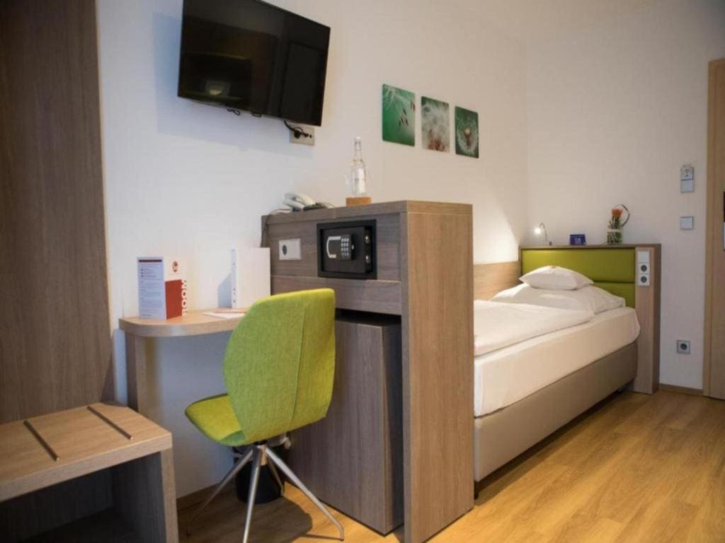 Small Single Room room - Image 3