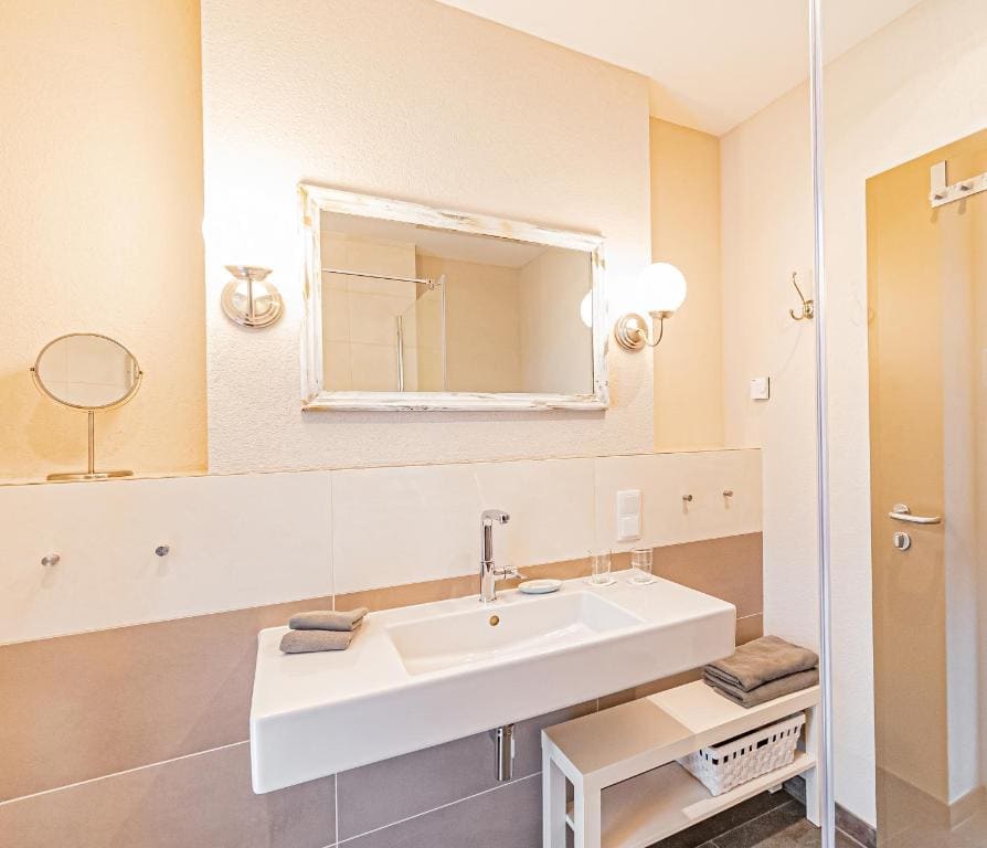 Comfort Double Room with Shower room - Image 1