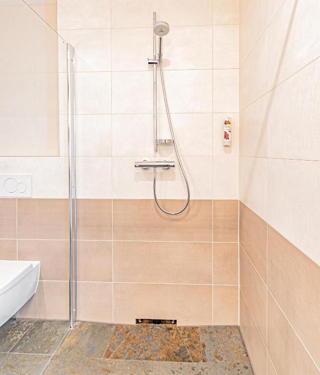 Comfort Double Room with Shower room - Image 2