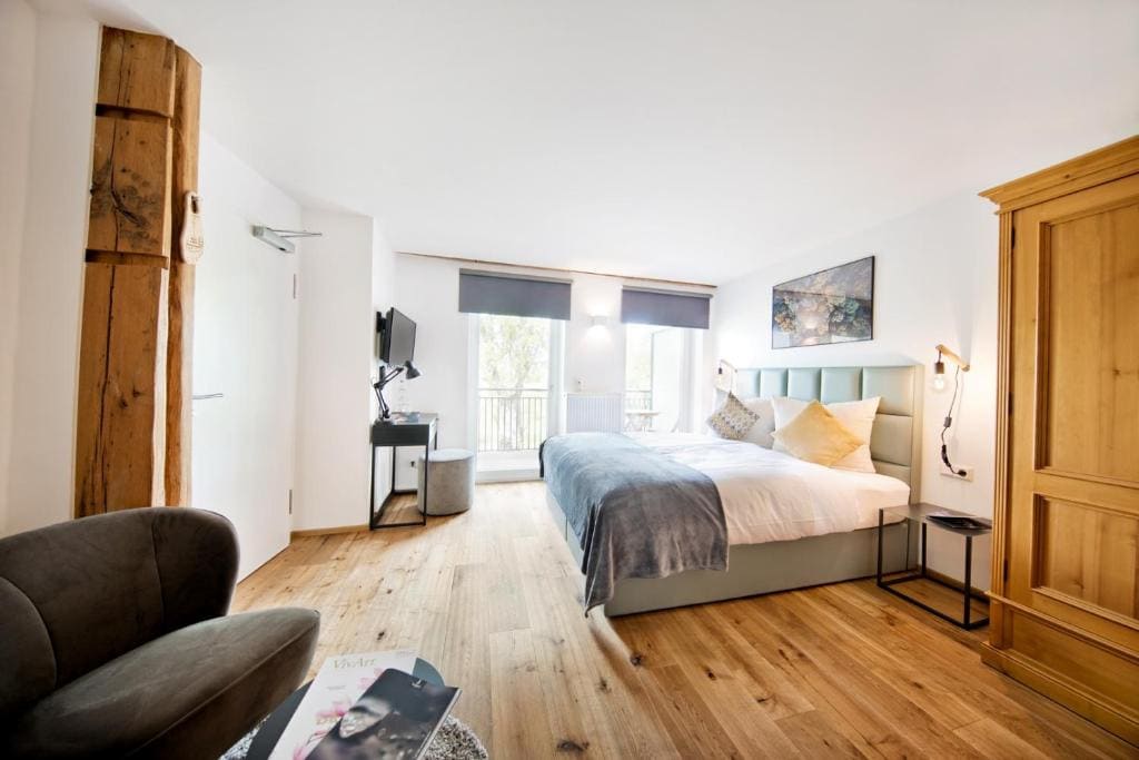 Double Room with Balcony room - Image 1