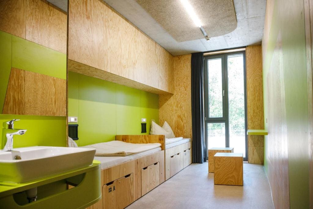 Twin Room with Bathroom room - Image 3