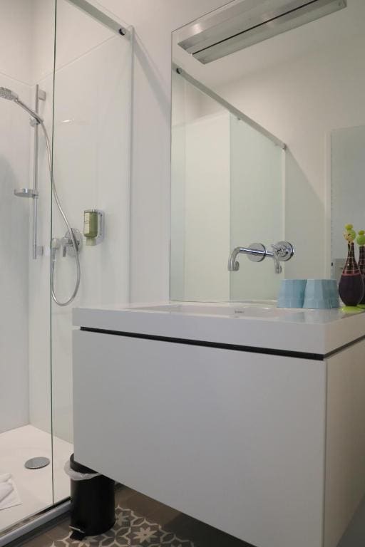 Double or Twin Room with Balcony room - Image 3