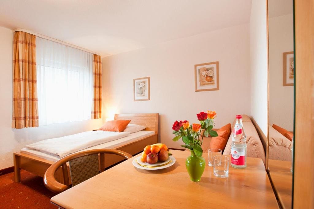 Deluxe Room room - Image 3
