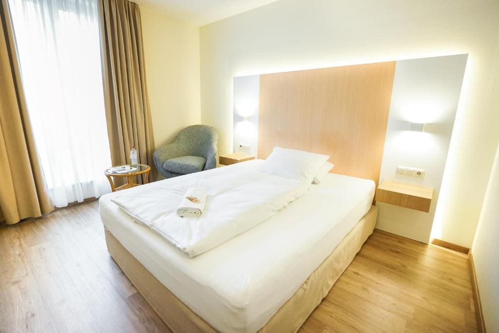 Superior Queen Room room - Image 1
