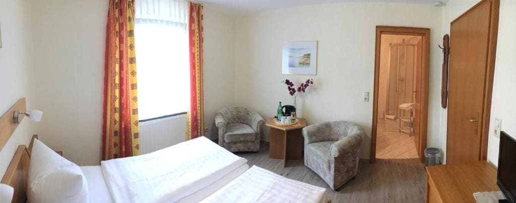Small Double Room 2 room - Image 3