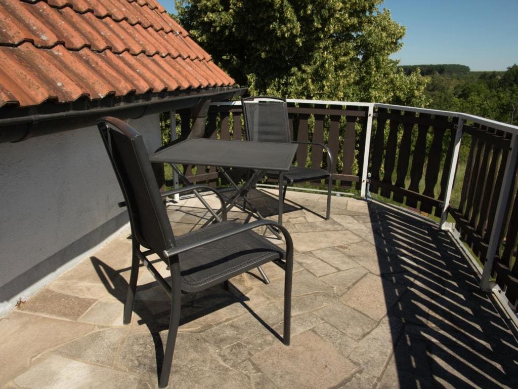 Double Room with Balcony room - Image 2