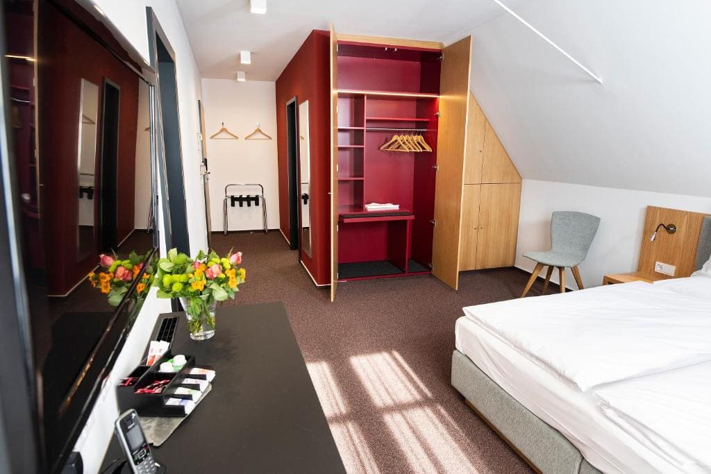 Standard Twin Room room - Image 2