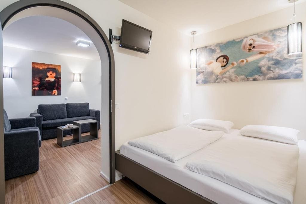 Playmobil Junior Suite room - Image 1