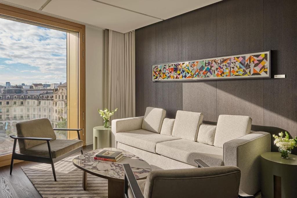 One-Bedroom Panorama King Suite with City View room - Image 1