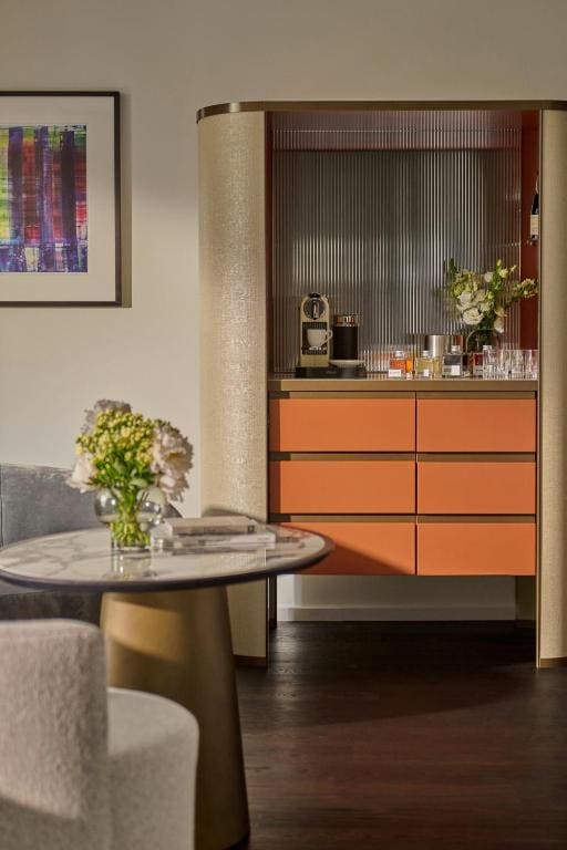 One-Bedroom Junior Suite room - Image 3
