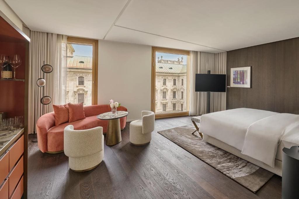 Grand Junior King Suite room - Image 3