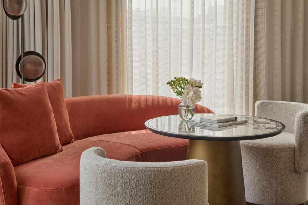 Grand Junior King Suite room - Image 2