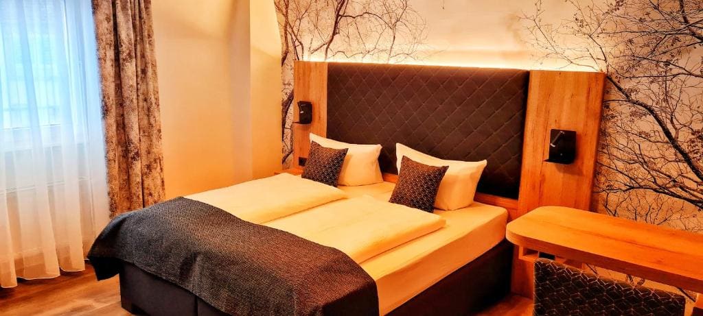 King Studio with Sofa Bed room - Image 1