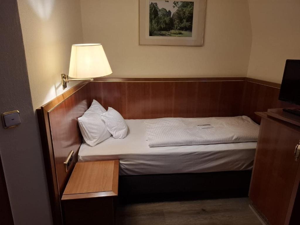 Small Single Room room - Image 3