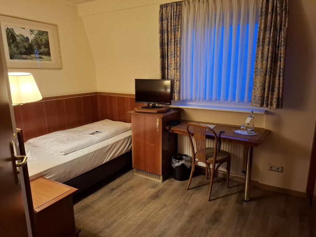 Standard Double or Twin Room room - Image 2
