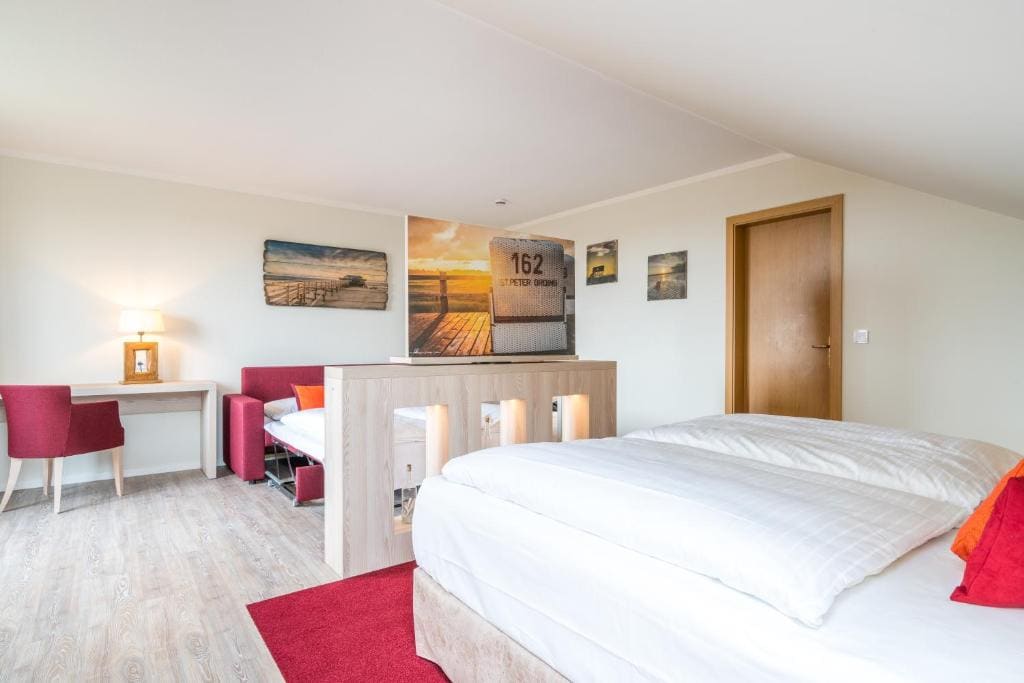 Family Room room - Image 1