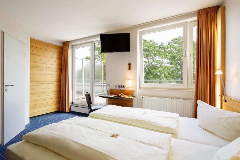 Double or Twin Room with Balcony room - Image 2