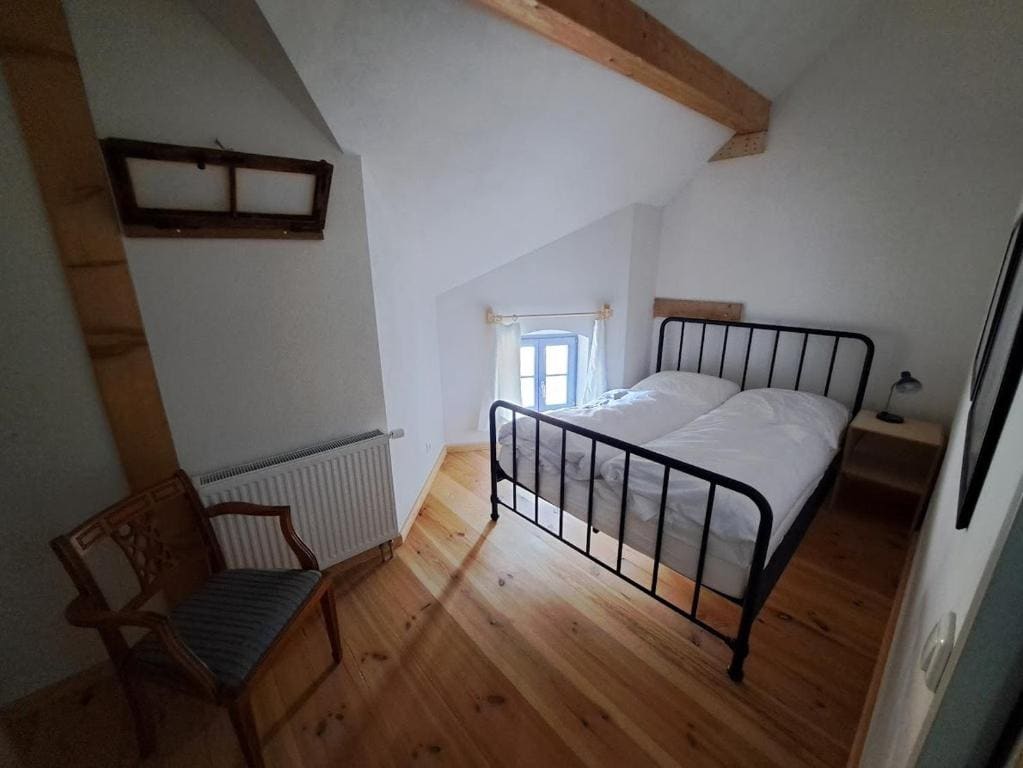 Standard Double Room with Shared Bathroom room - Image 3
