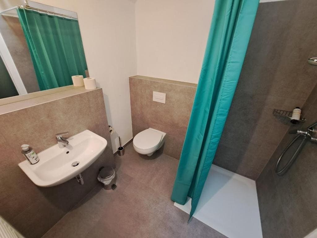 Standard Quadruple Room room - Image 2