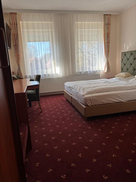 Double Room (1 Adult) room - Image 2