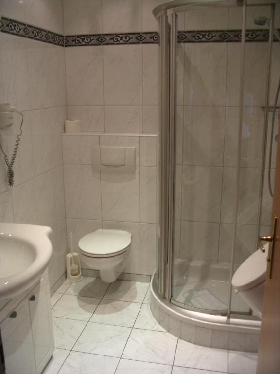 Double Room (1 Adult) room - Image 3