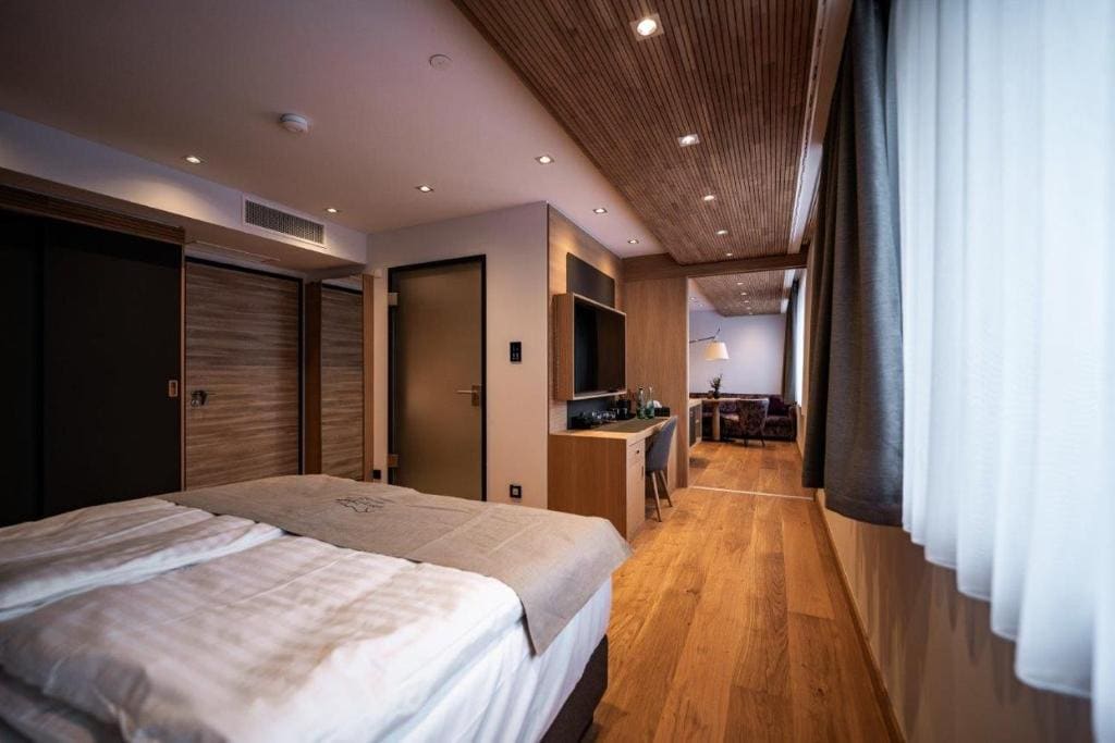 Family Room room - Image 2