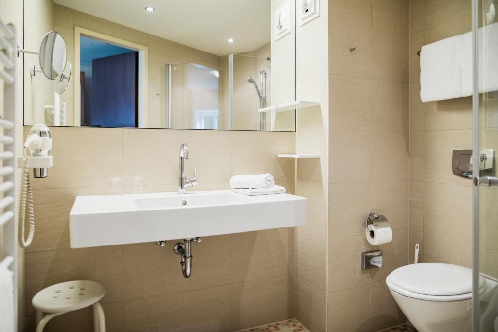 Double Room with Garden View room - Image 2