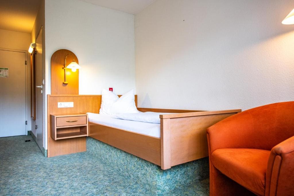 Queen Room with Balcony room - Image 2