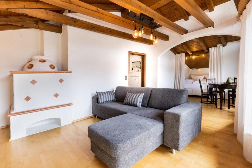 Two-Bedroom Apartment with Mountain View room - Image 3