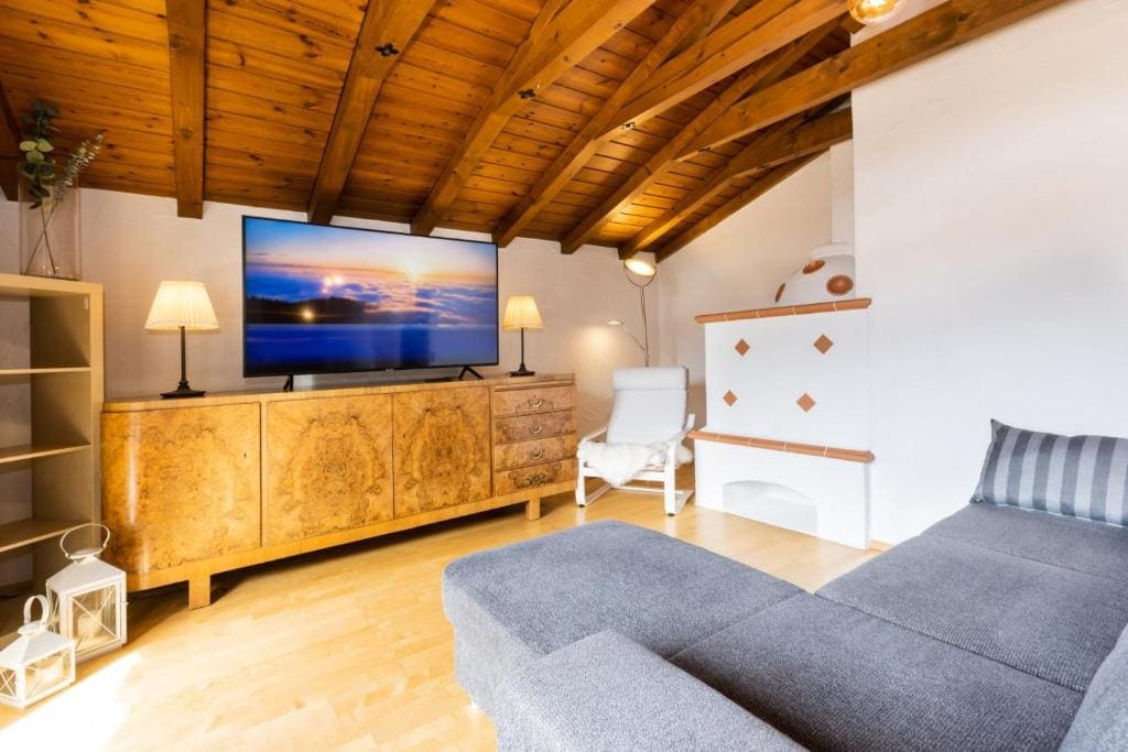 Two-Bedroom Apartment with Mountain View room - Image 2