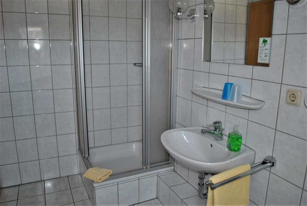 Economy Double Room room - Image 3