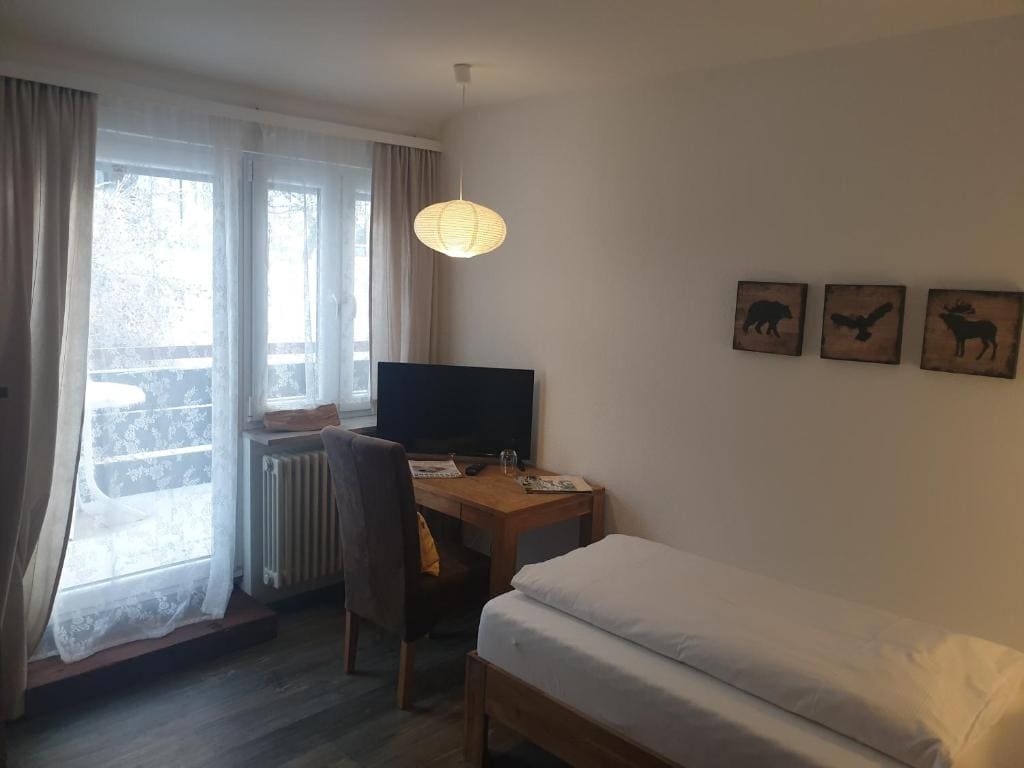 Single Room with Balcony room - Image 2
