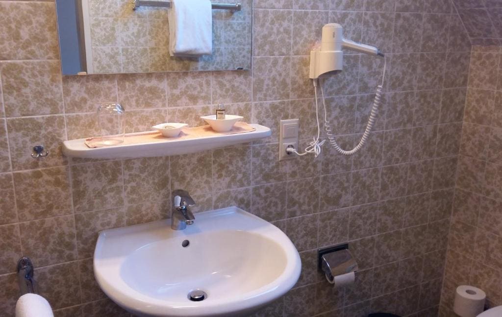 Single Room with Balcony room - Image 3