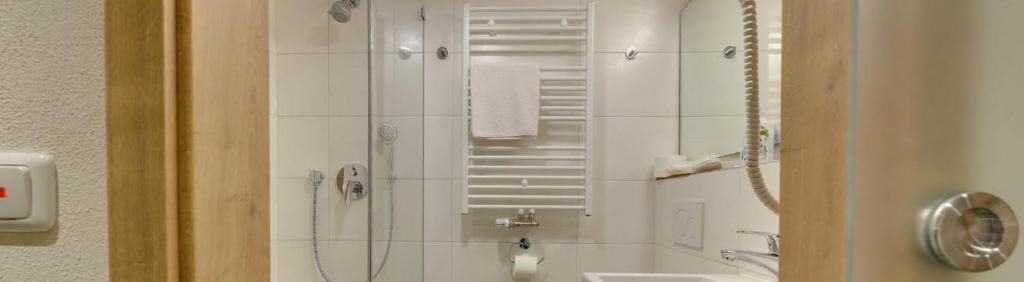 Double Room with Extra Bed room - Image 3