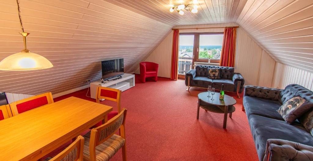 Apartment with Mountain View room - Image 2
