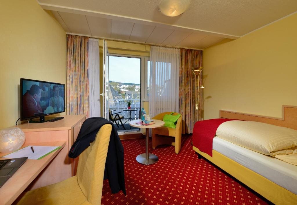 Single Room with Balcony room - Image 1