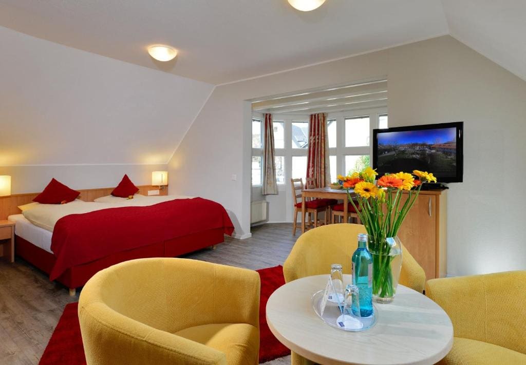 Family Suite with Balcony room - Image 1