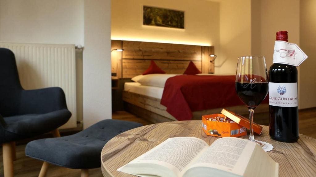 Deluxe Double Room with Balcony room - Image 2