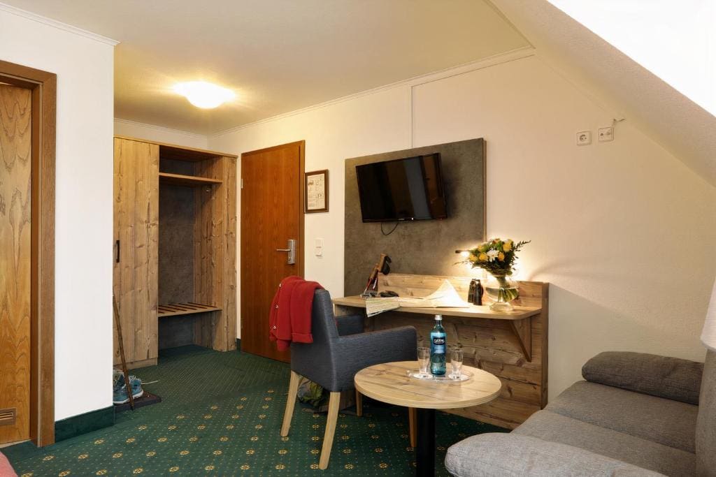 Double Room with Balcony room - Image 3