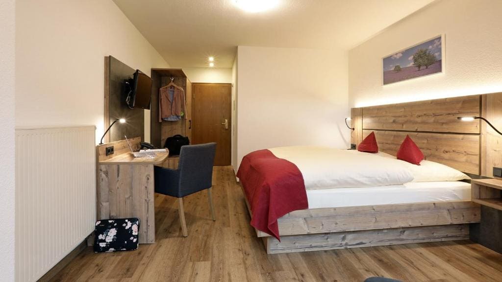 Double Room with Balcony room - Image 2