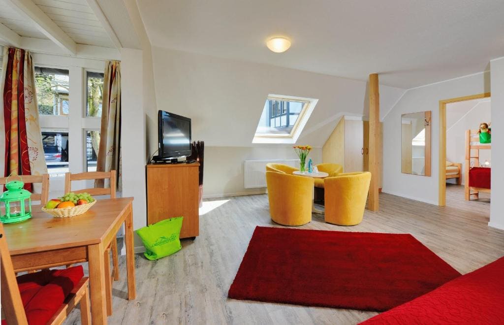 Family Suite with Balcony room - Image 3
