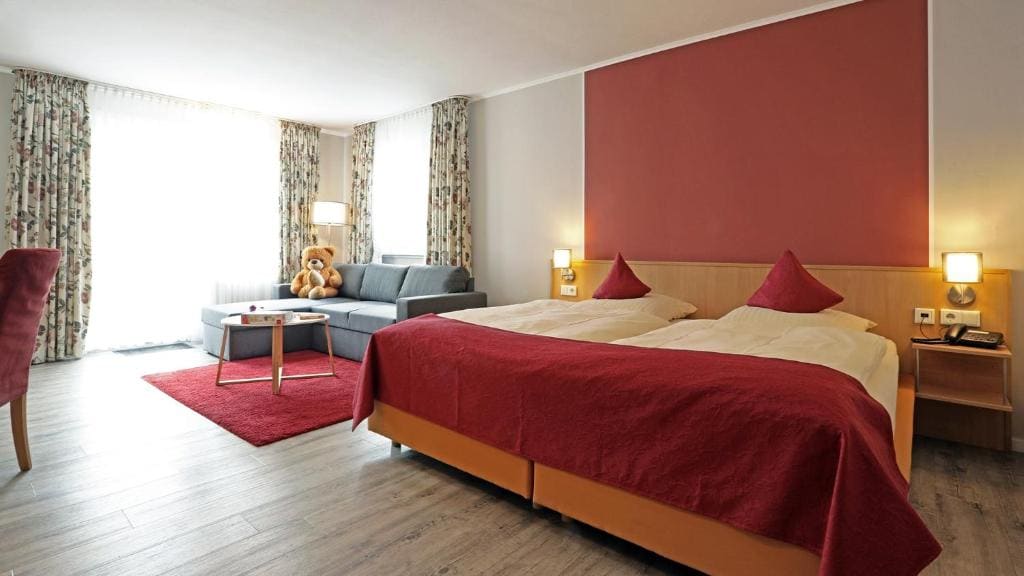 Family Suite with Balcony room - Image 2