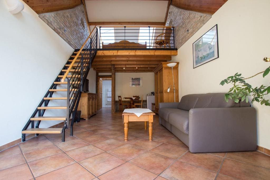 One-Bedroom Apartment room - Image 1