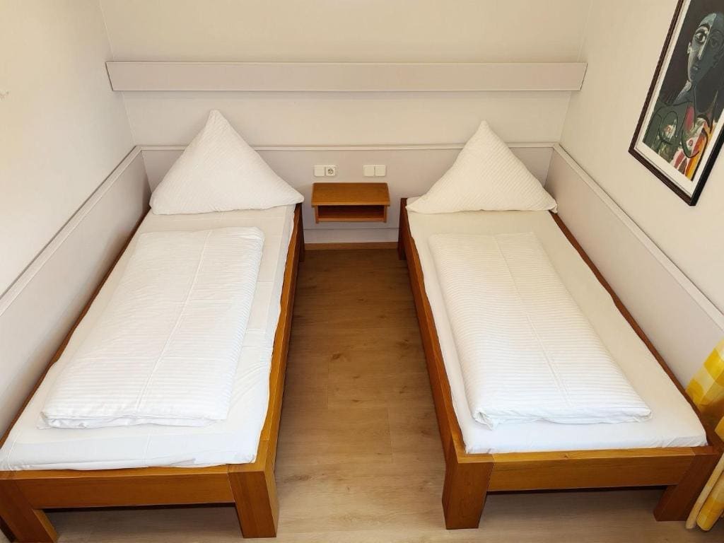 Small Double Room room - Image 1