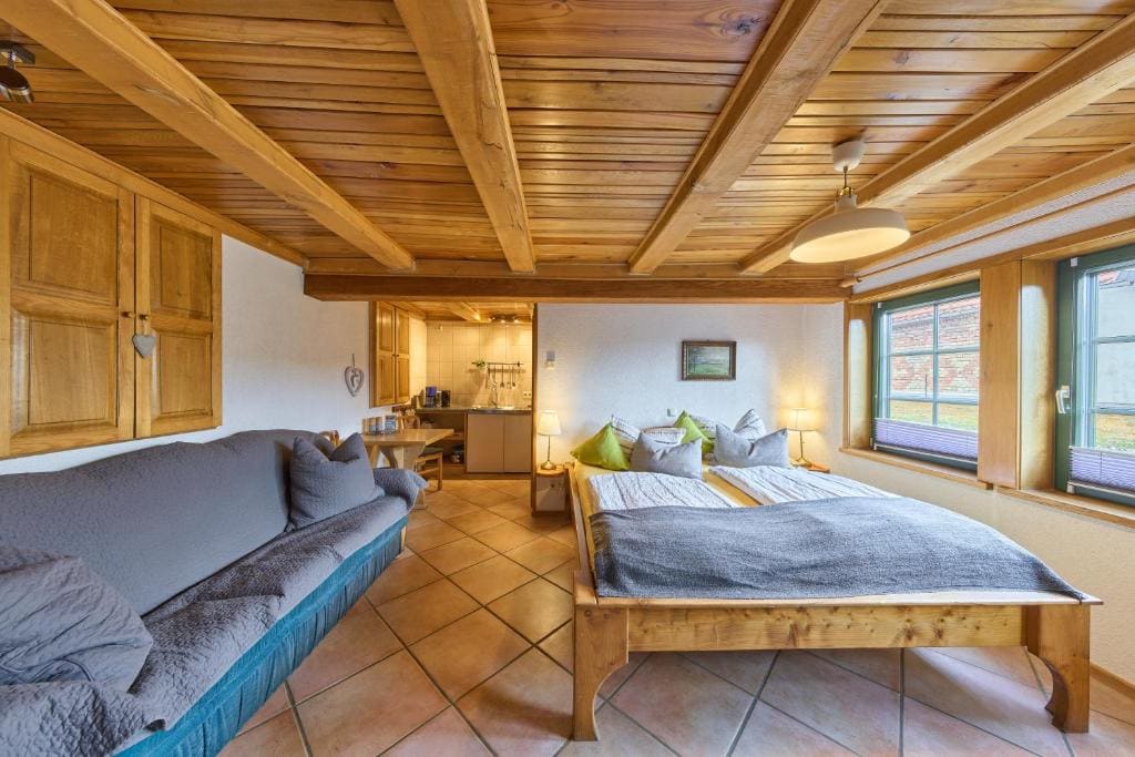Apartment room - Image 1