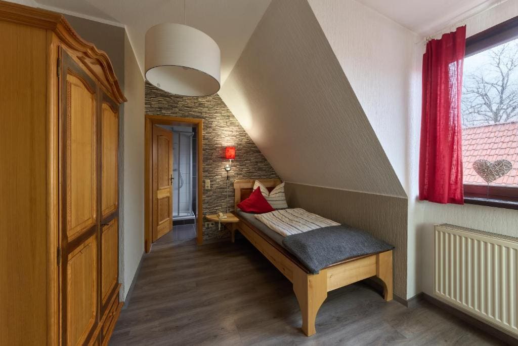 Single Room with Bathroom room - Image 1