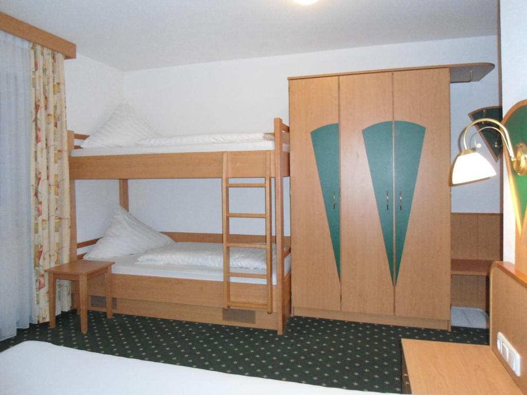 Family Room room - Image 2