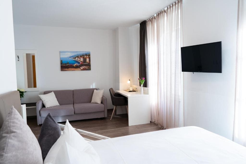 Quadruple Room with Private Bathroom room - Image 2